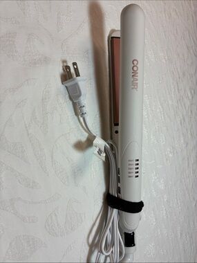 Conair White Ceramic Hair Straightener Flat Iron